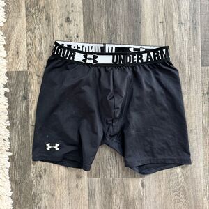BOYS UNDER ARMOUR UNDER SHORTS SIZE LARGE